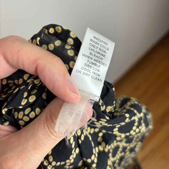 Banana Republic Silk Button Blouse Small black gold preppy old money Y2K - Picture 12 of 12